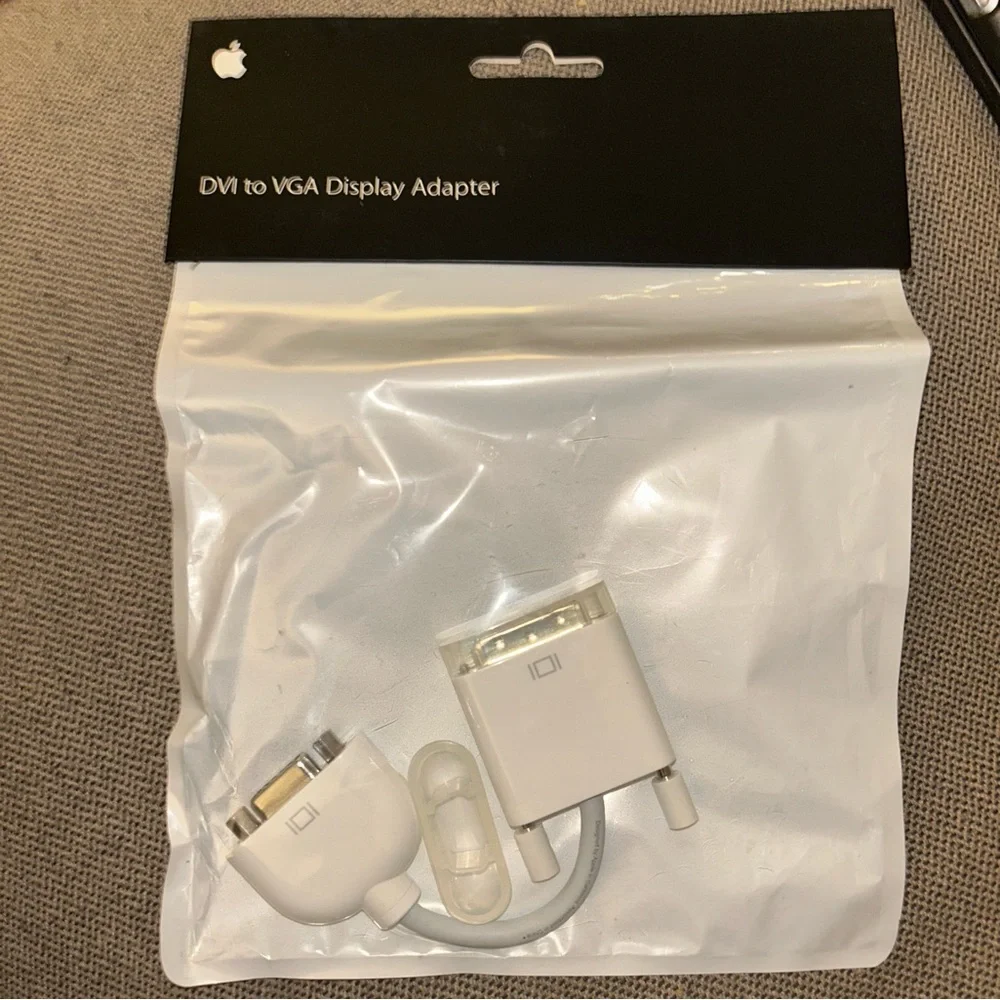 Apple DVI-to-VGA Adapter Cable in White
