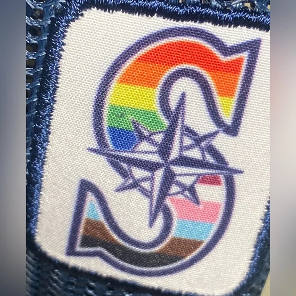 Seattle Mariners ‘2024 Pride Day Rainbow Trucker Hat O/S