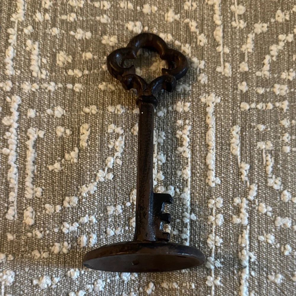 Decorative Vintage-Style Iron Key Wall Accent in Brown