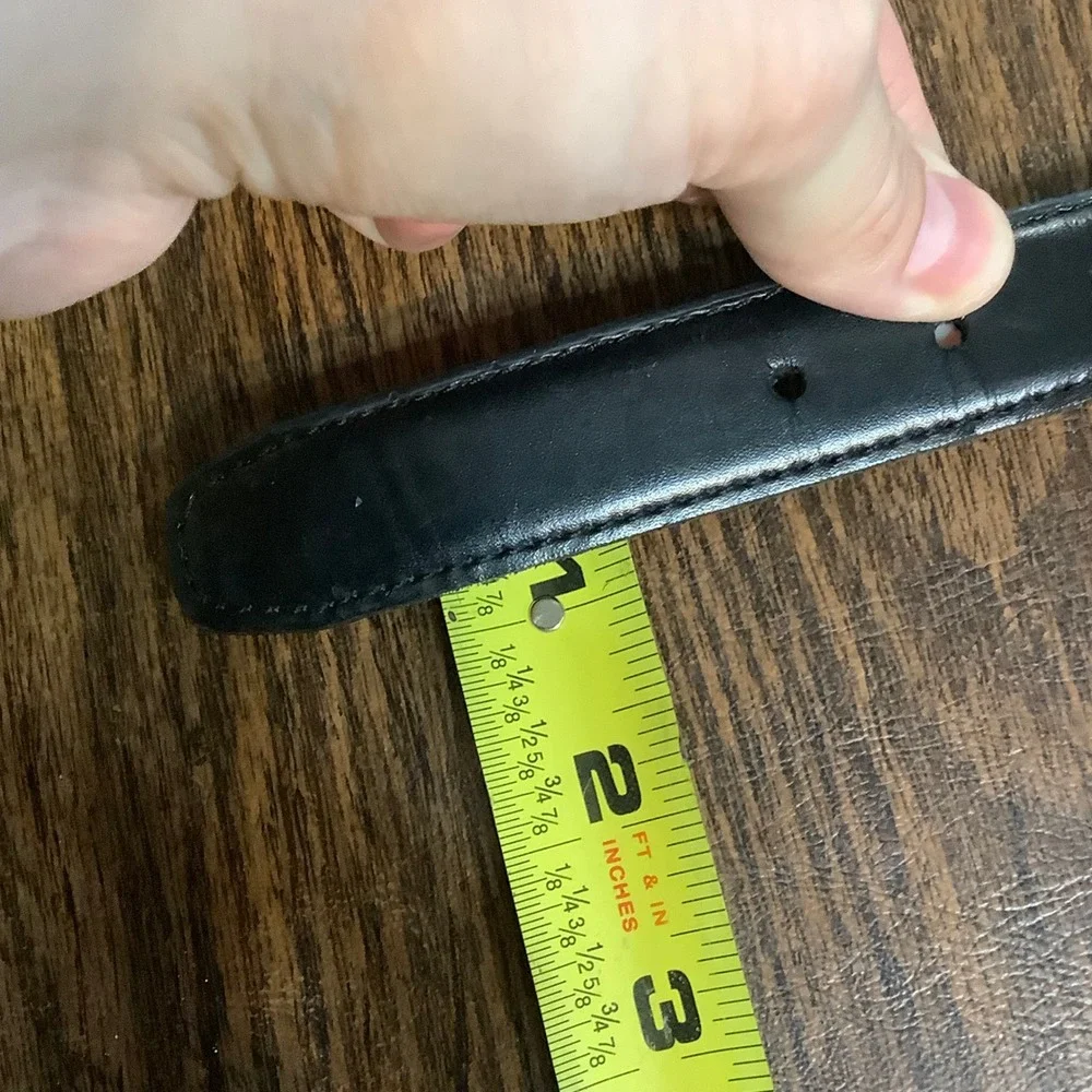 Dockers belt tone