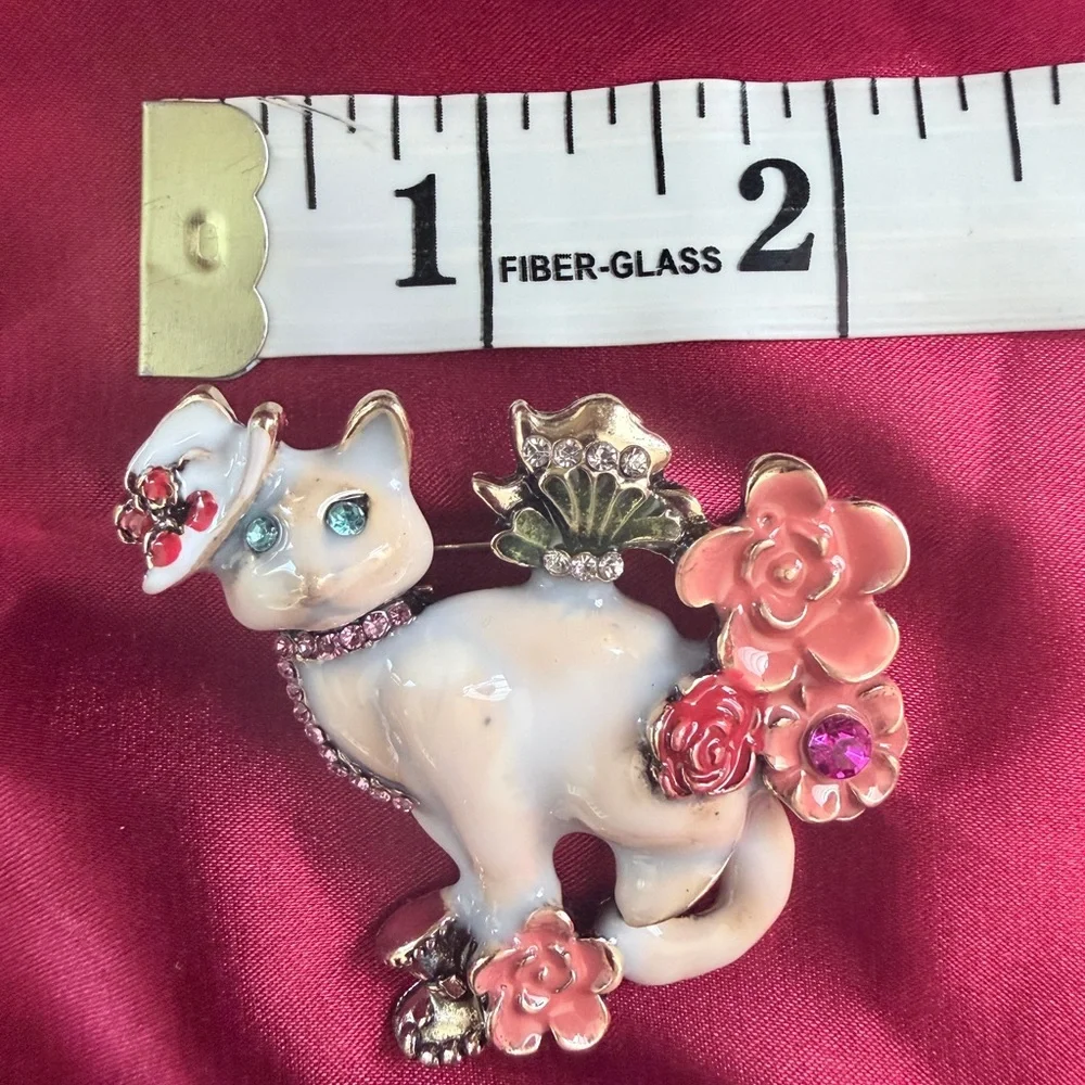 N/A charming white