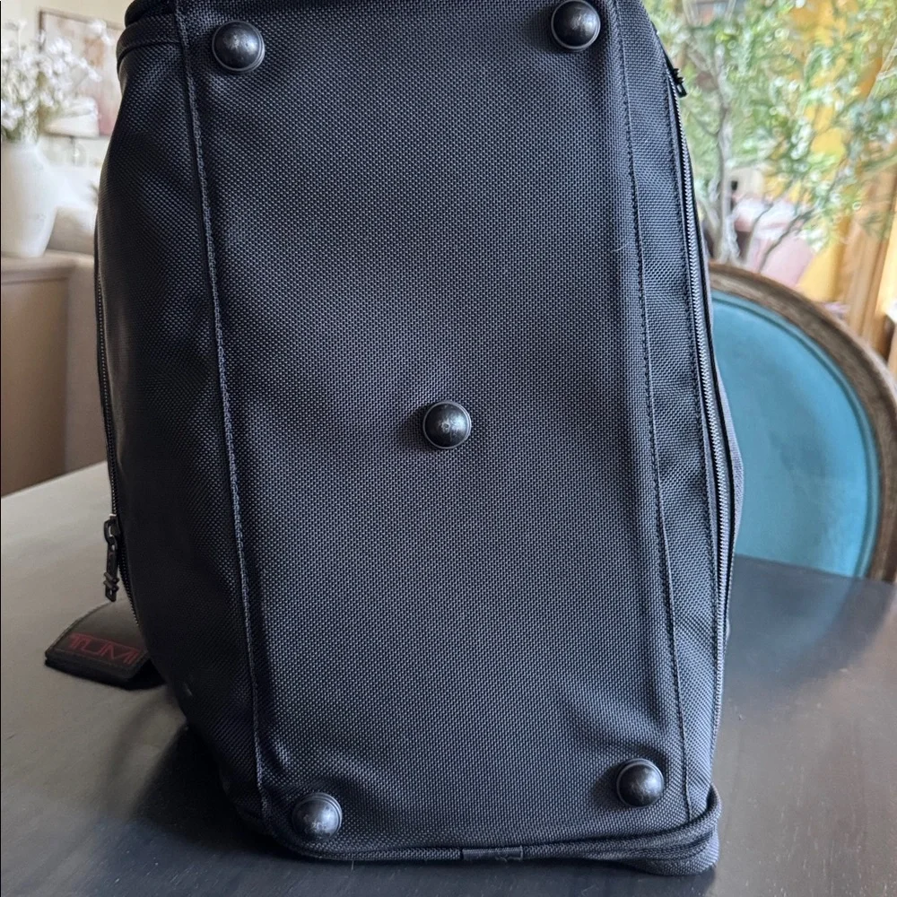 Tumi spacious medium