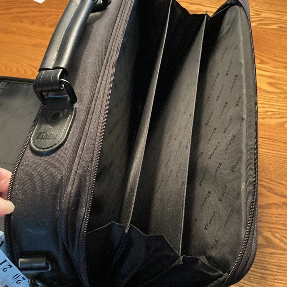Targus, Softside briefcase, laptop, overnighter.