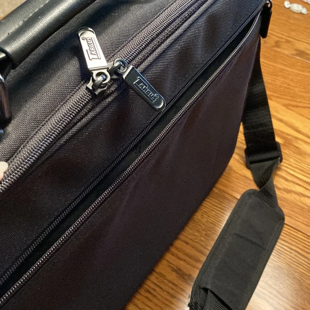 Targus, Softside briefcase, laptop, overnighter.