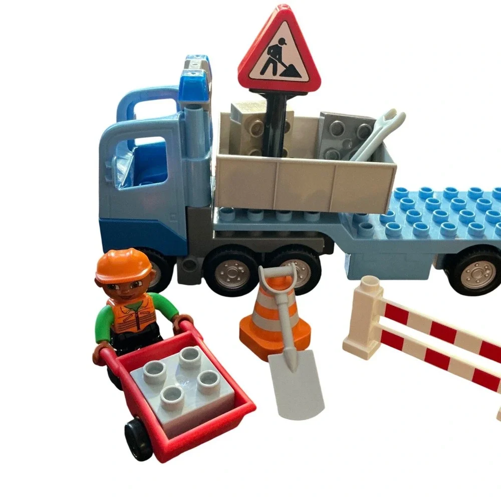 2010 LEGO Duplo 5652 LegoVille Road Construction Set Truck Steam Roller Figures
