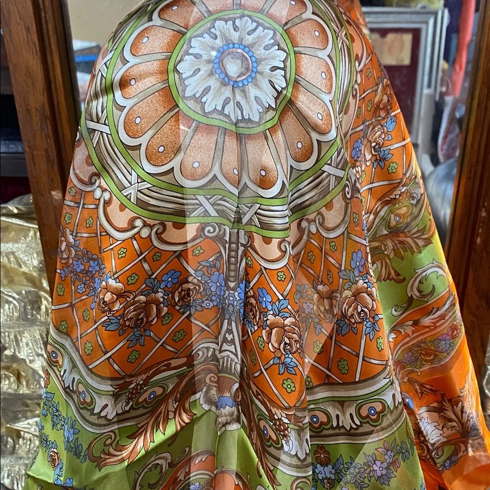 N/A bold medallion