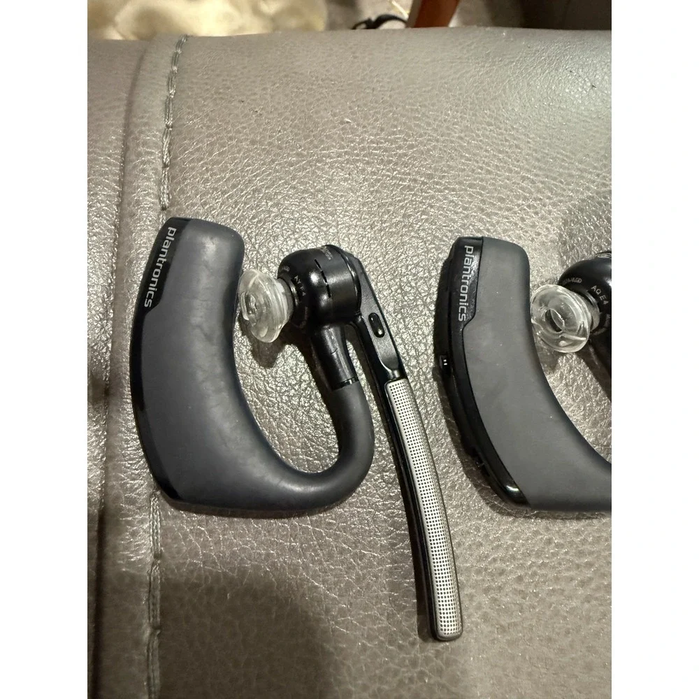 Plantronics Voyager Legend Bluetooth 2 Headset Bundle with Charging Case Black