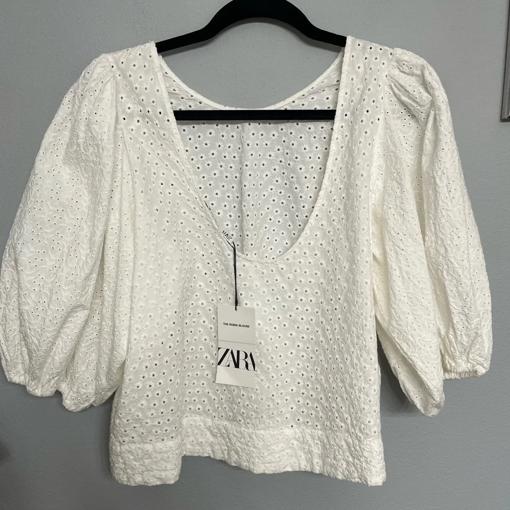NWT Zara the Robin Blouse- White Eyelet Puff Sleeve L