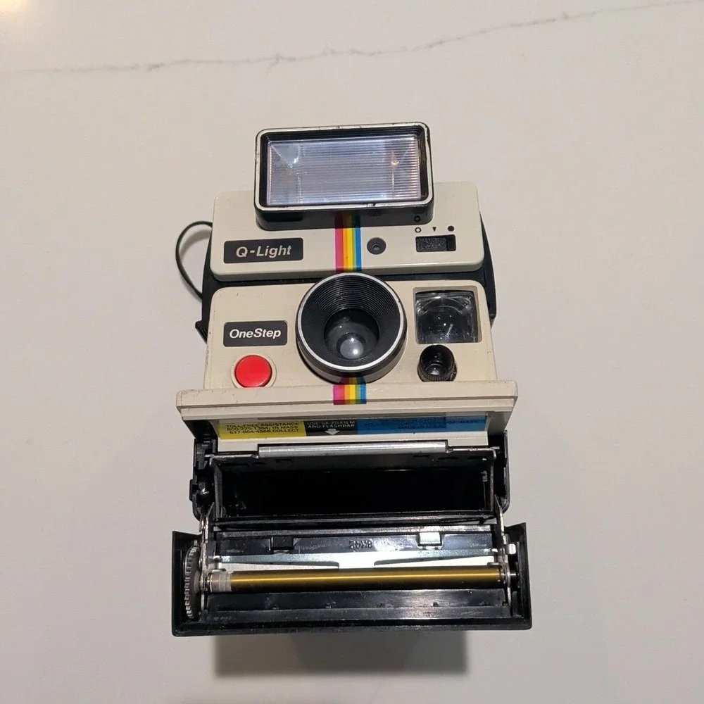 Polaroid One Step Camera With Q-Light Flash Untested