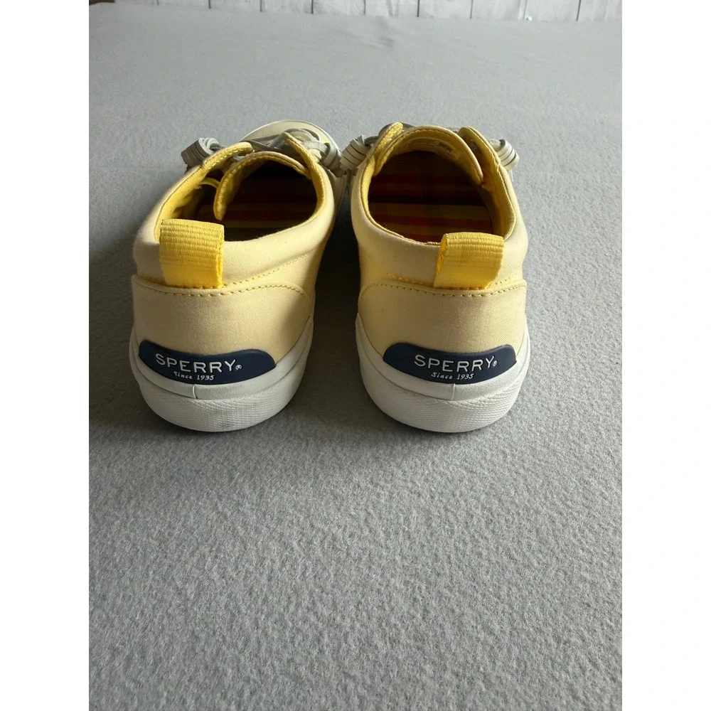 Sperry crest vibe