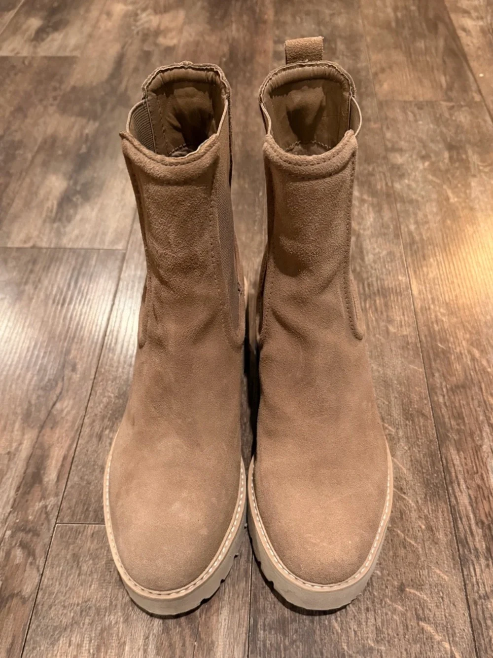 🐎Dolce Vita Suede Chelsea Booties in Taupe Brown