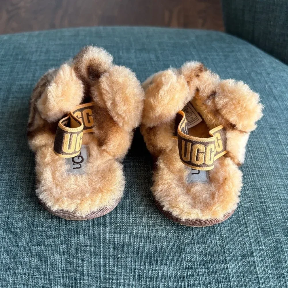 UGG charming slippers