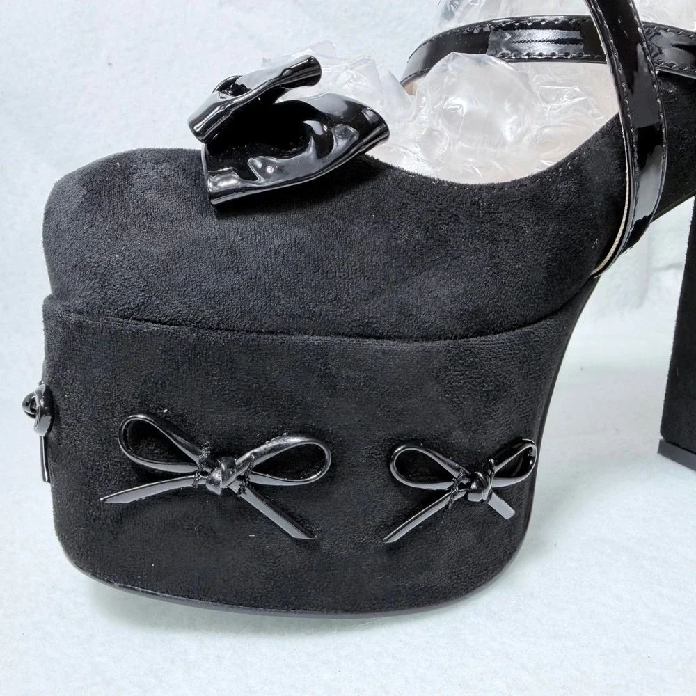 Unbranded measurements heel