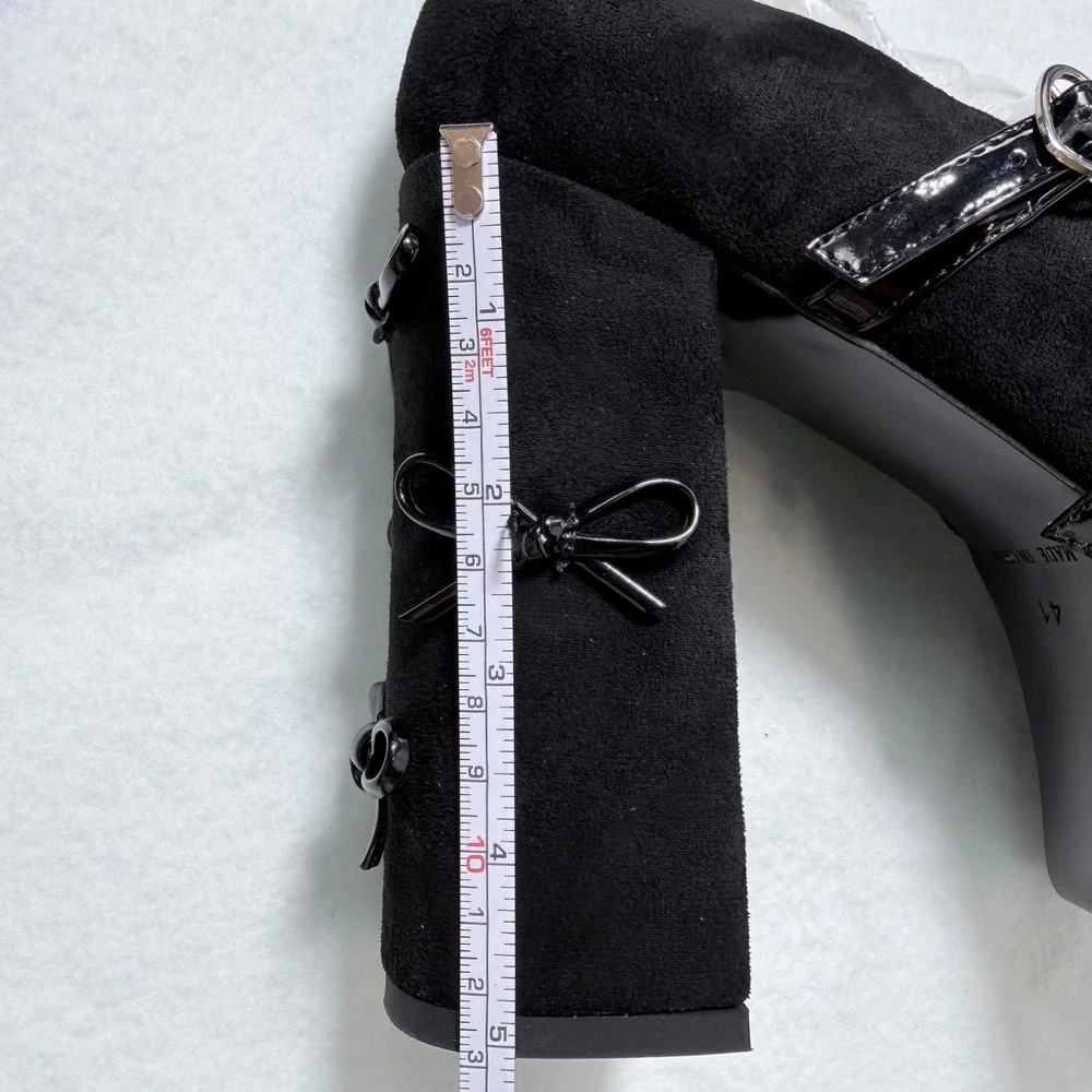 Unbranded measurements heel