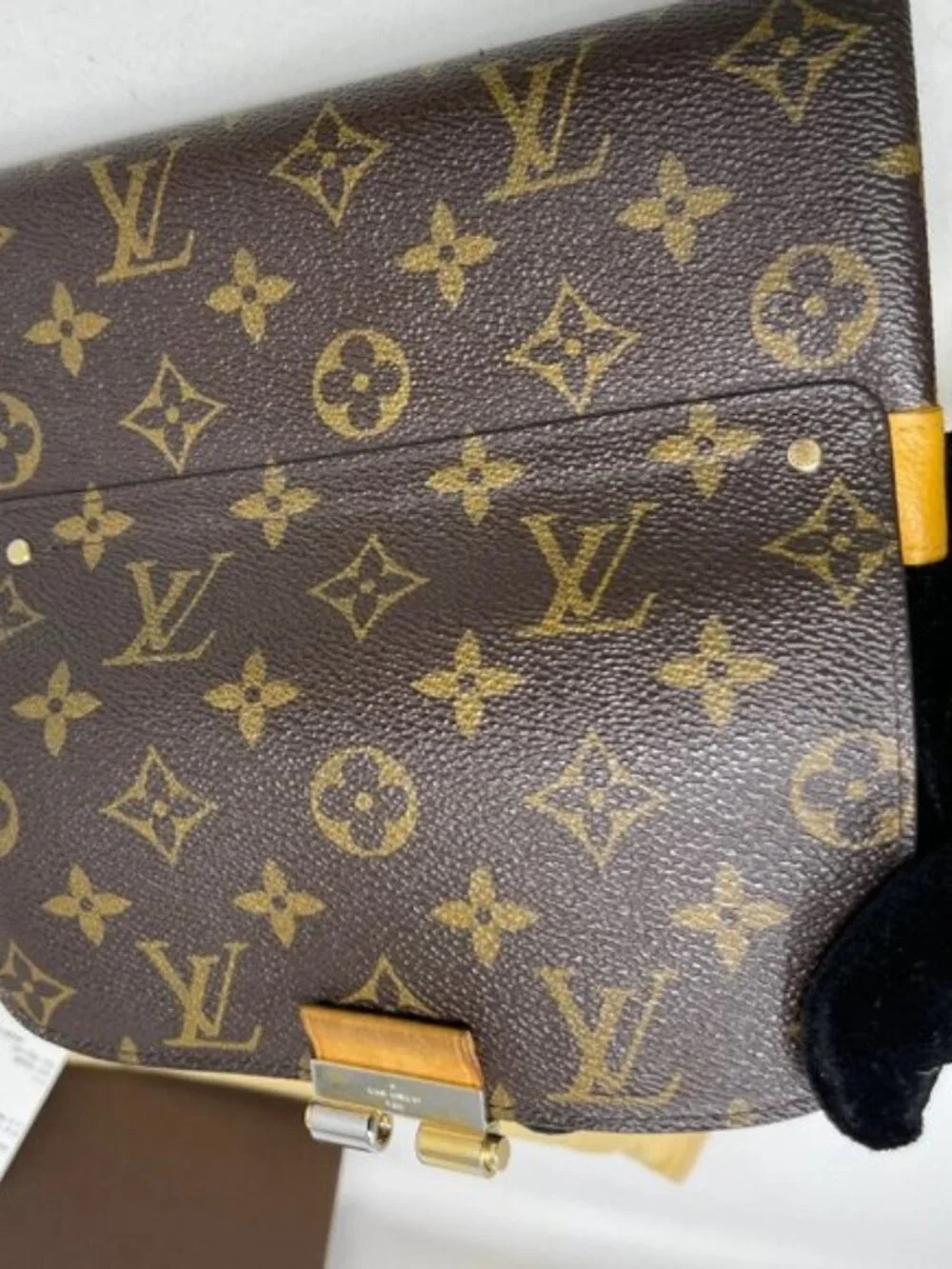 Louis Vuitton 100% authentic