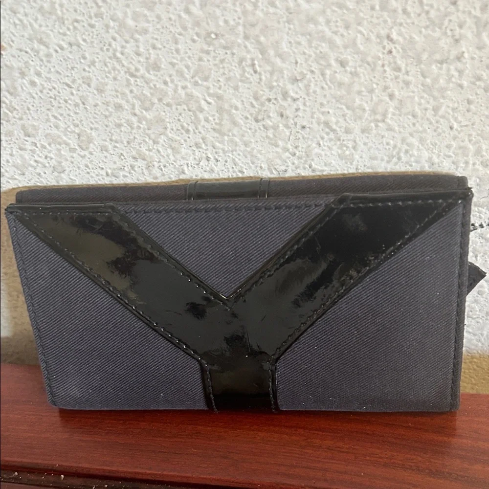 YSL Parfums Black Compact with Glossy Patent Y Accent