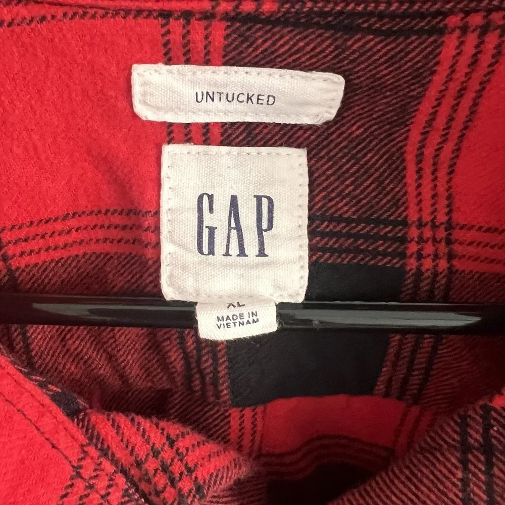 GAP men red
