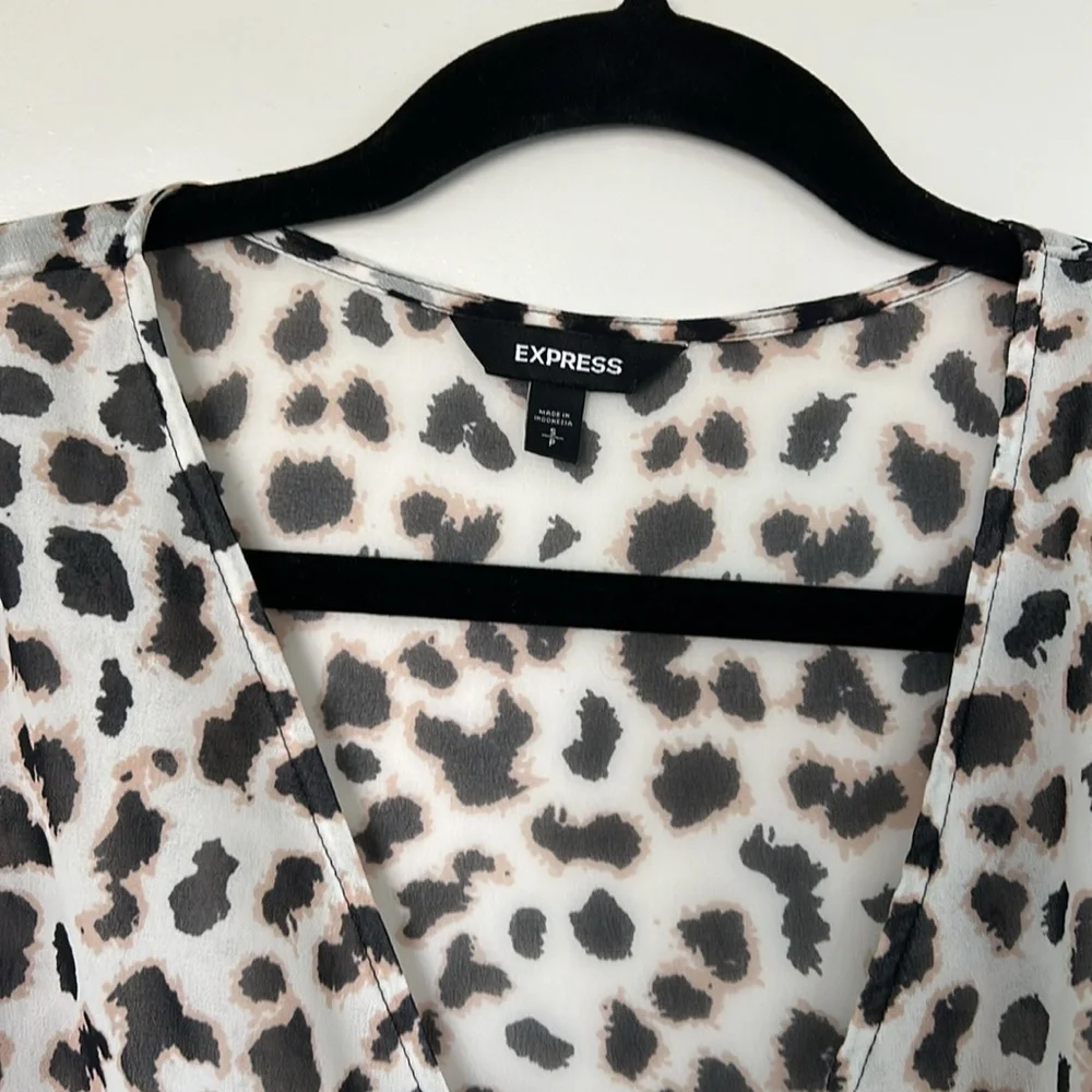 Express leopard print