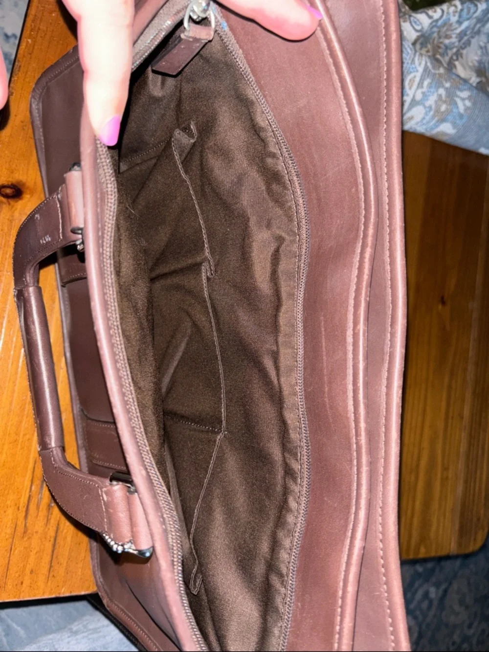 Coach logo shoulder