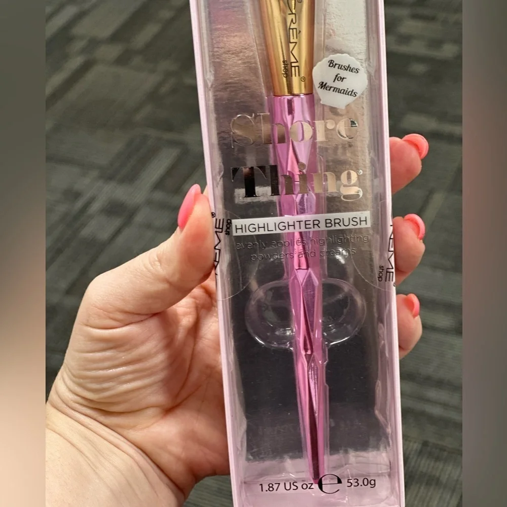 The Crème Shop “Shore Thing” Highlighter Brush – Mermaid Collection ✨🌊