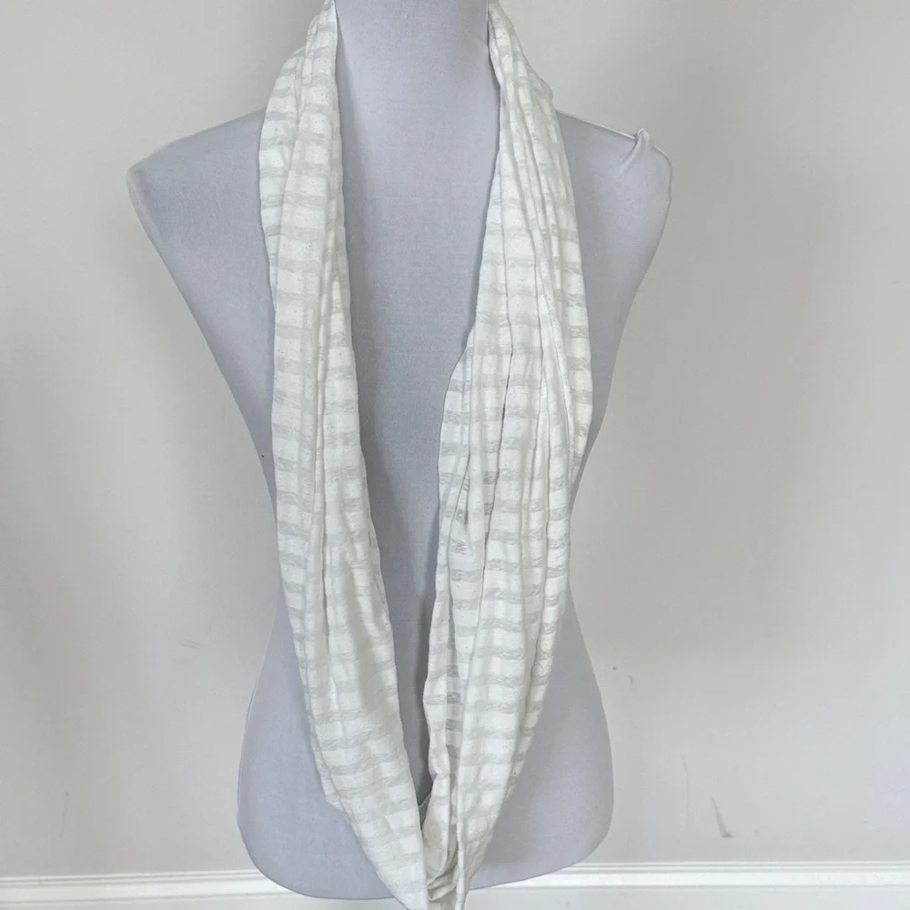 White Infinity‎ Scarf