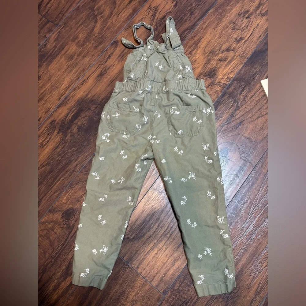 OshKosh Bgosh questions leave