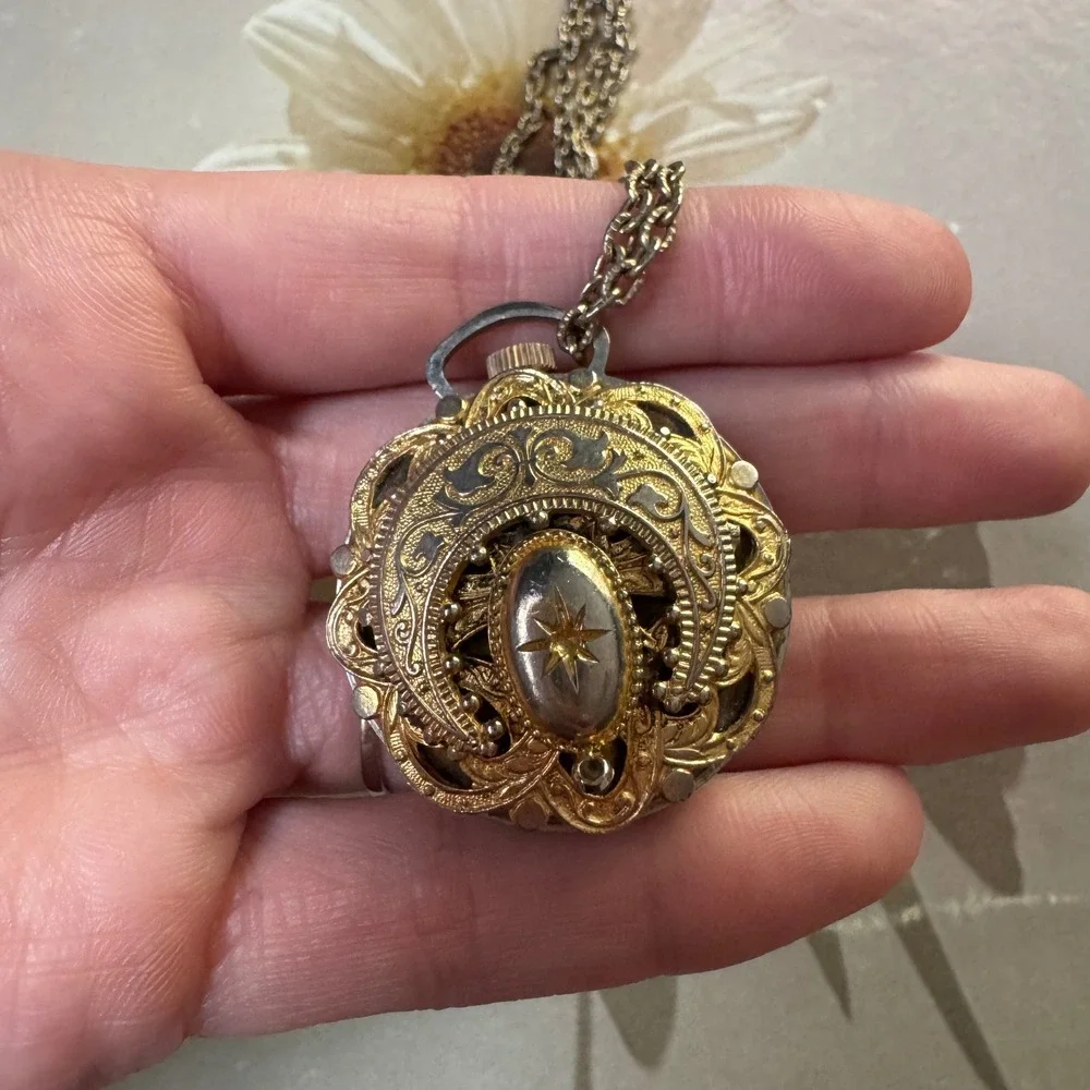 Lucerne vintage pendant