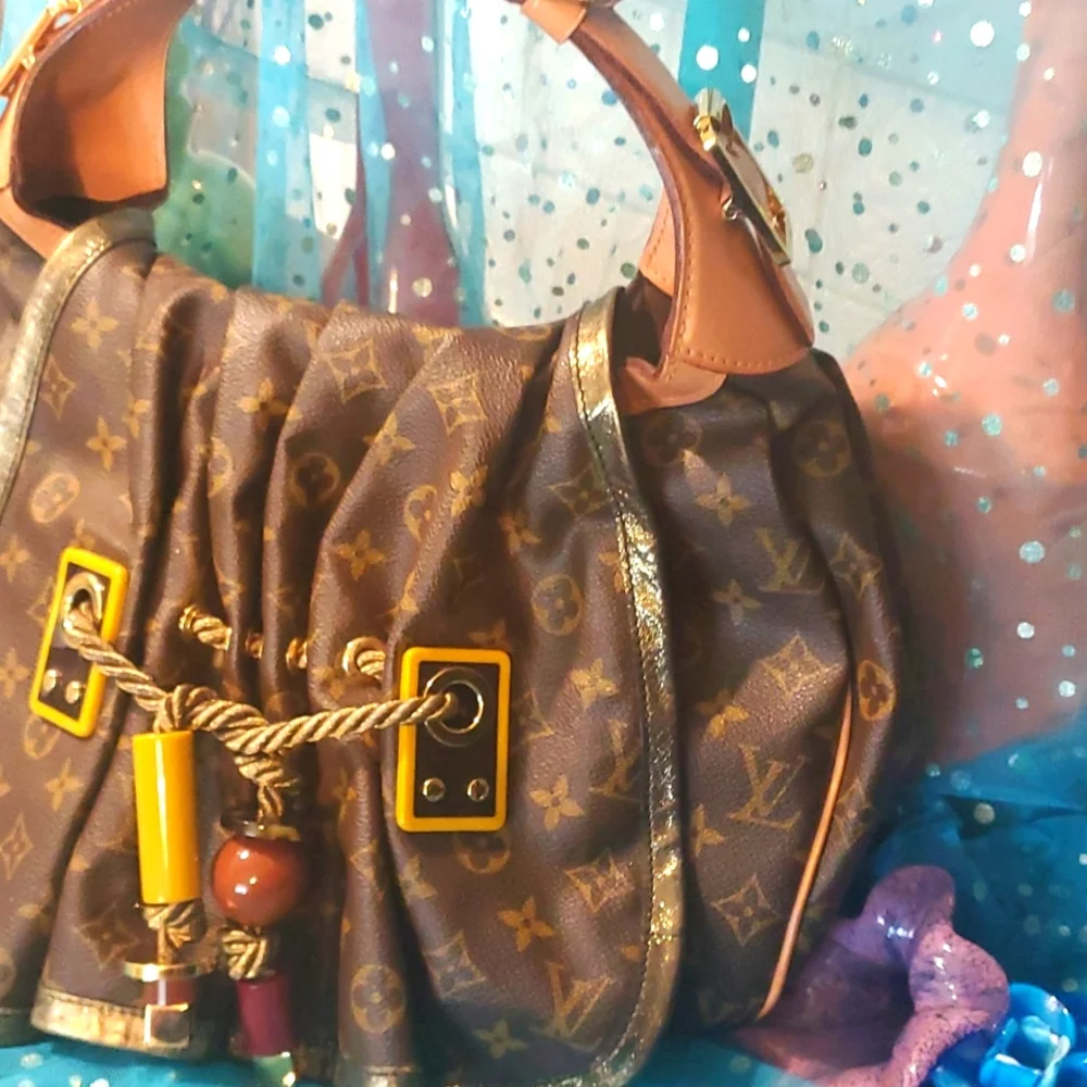 Louis Vuitton includes certificate