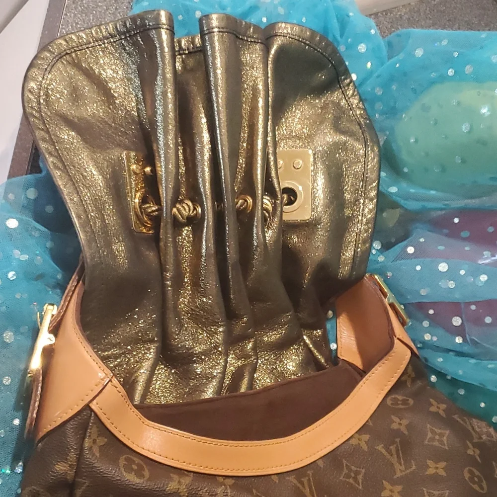 Louis Vuitton includes certificate