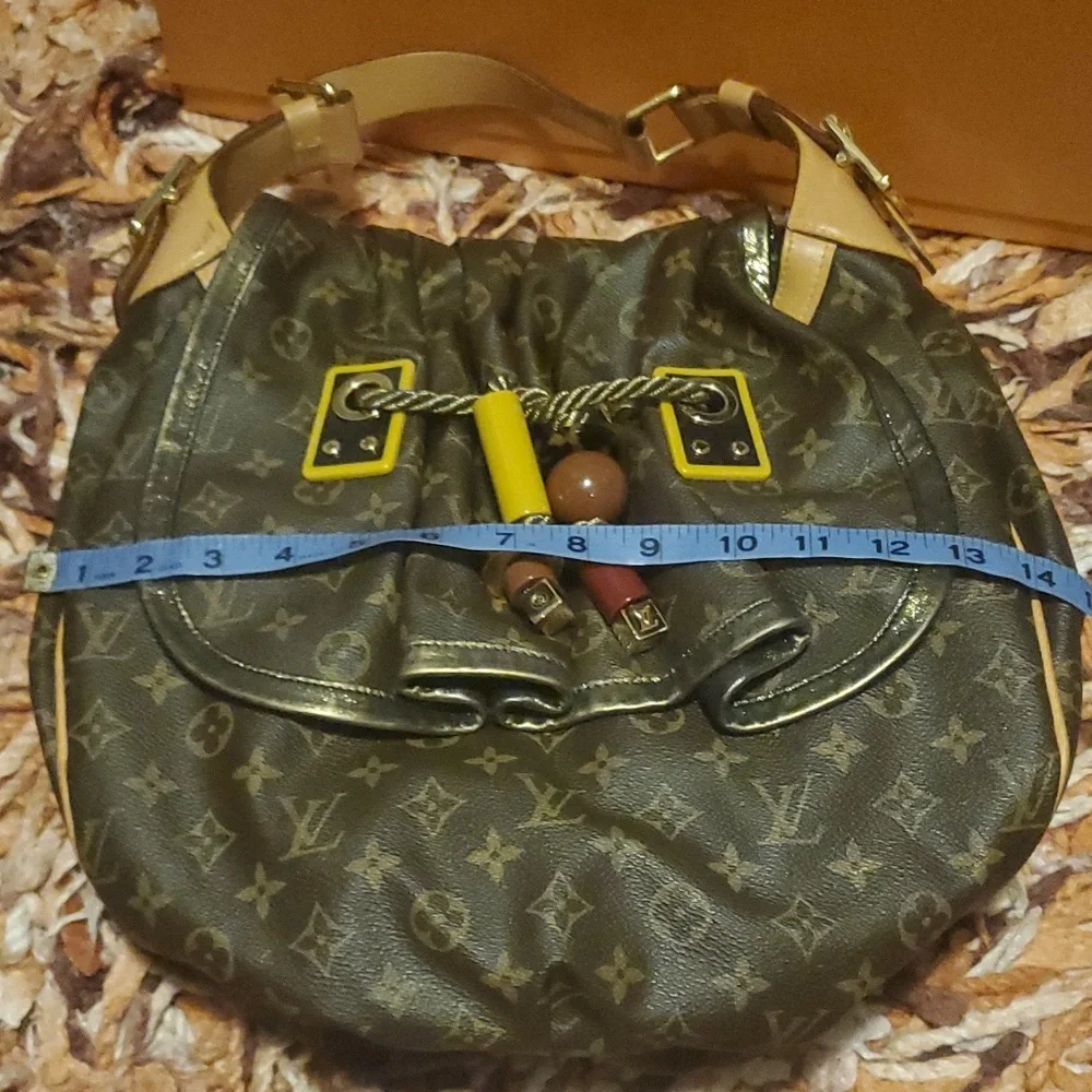 Louis Vuitton includes certificate