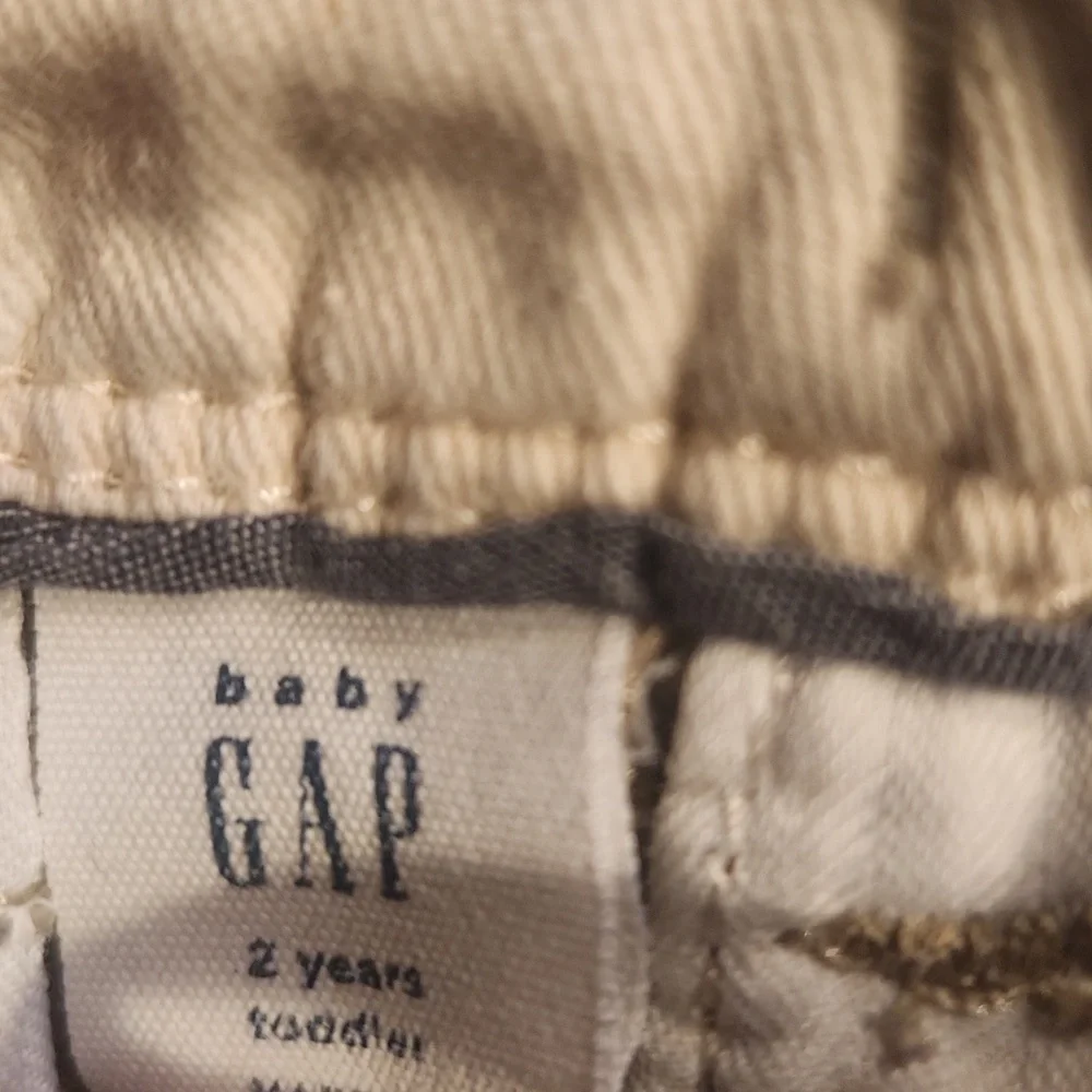 Gap Khaki Shorts Size 2 T