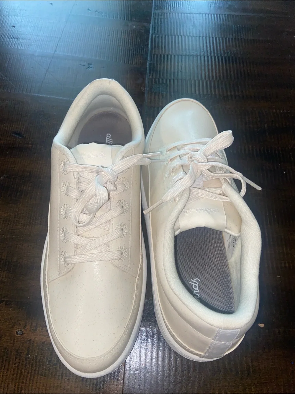 Ladies All Birds pacer Sneaker in Off-White size 9