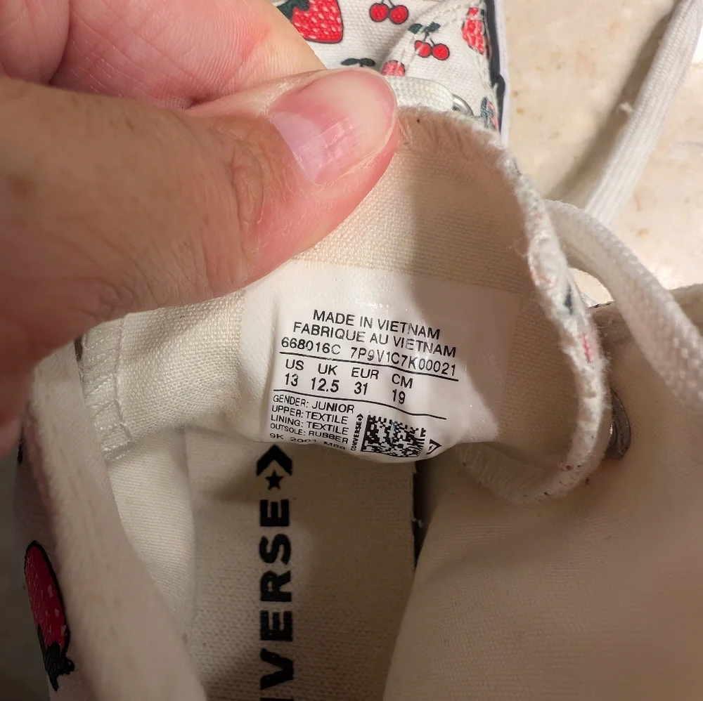 Converse ***smoke free