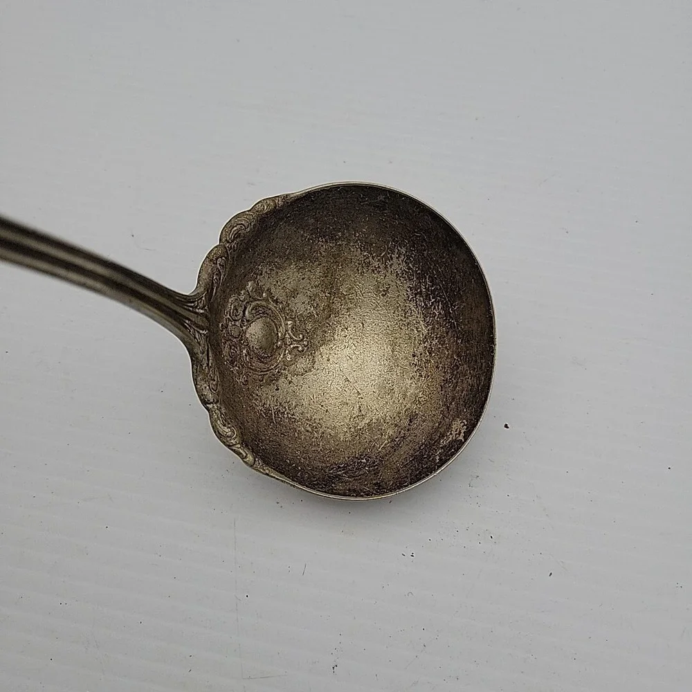 VINTAGE 1877 NIAGARA FALLS SILVER CO FANCY SAUCE‎ GRAVY LADLE
