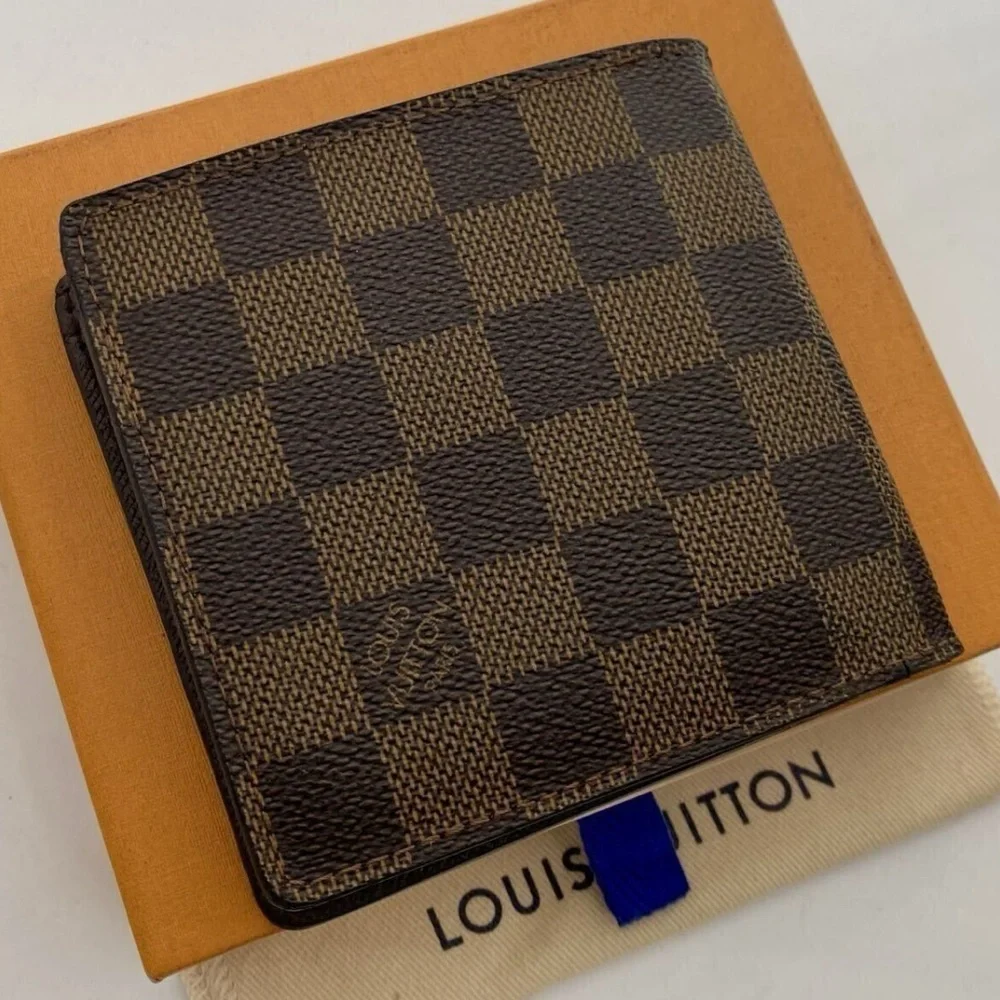 Louis Vuitton preloved excellent