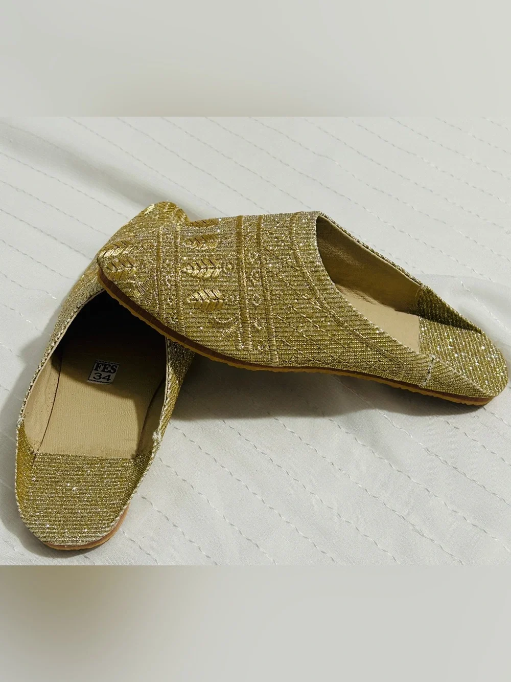 N/A elegant gold
