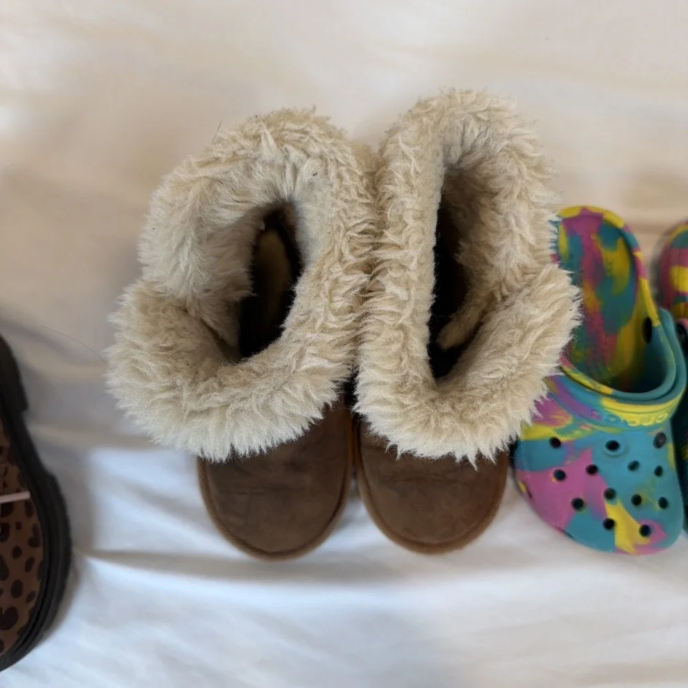 CROCS footwear looking
