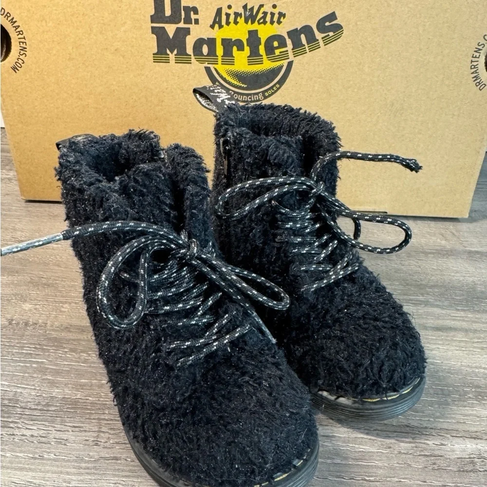 Dr. Martens chic black