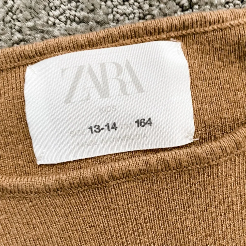 Zara Kids Girls Knit Long Sleeve Pocket Front Sweater Camel Tan Brown Size 13-14