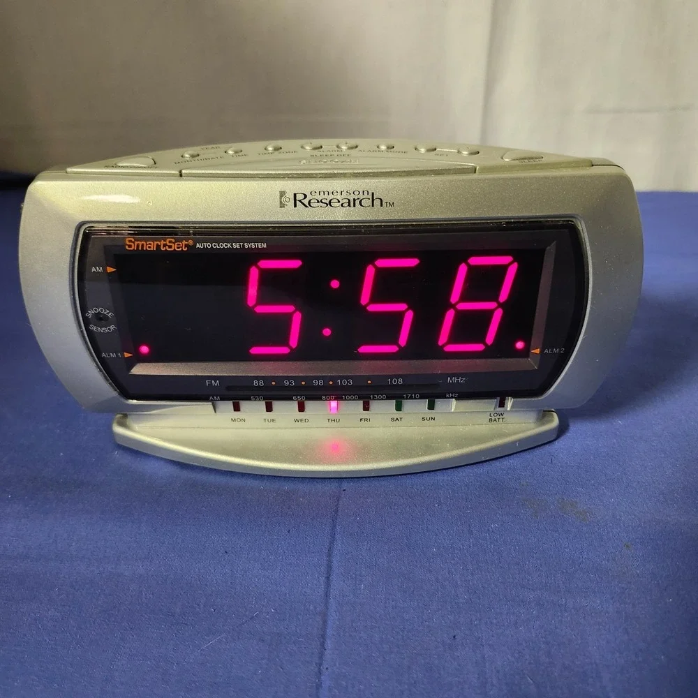 Emerson Research Smart Set FM/AM Radio Alarm Clock Tested Snooze Sensor CKS2235S