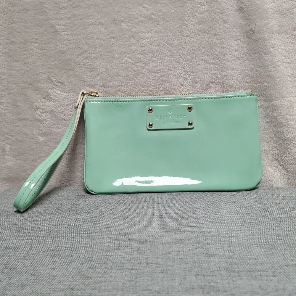 Kate Spade New York Mint Green Patent Leather Wristlet Pouch Polka Dot Lining‎