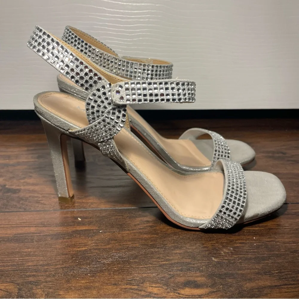 Maripe Silver Strappy‎ Sandals With Block Rhinestone 3.5”Heel Size 8