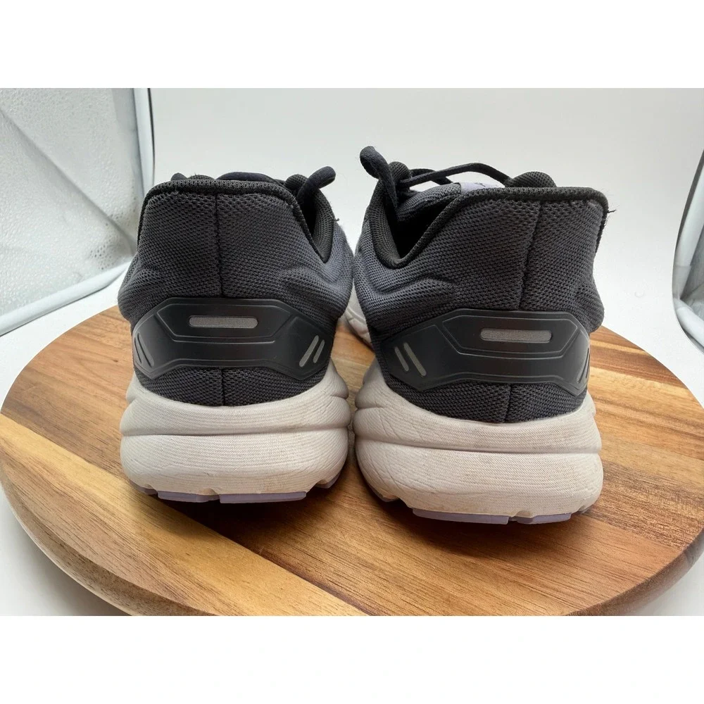 Brooks gently worn