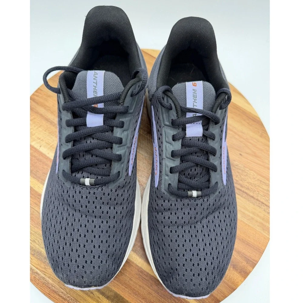 Brooks gently worn