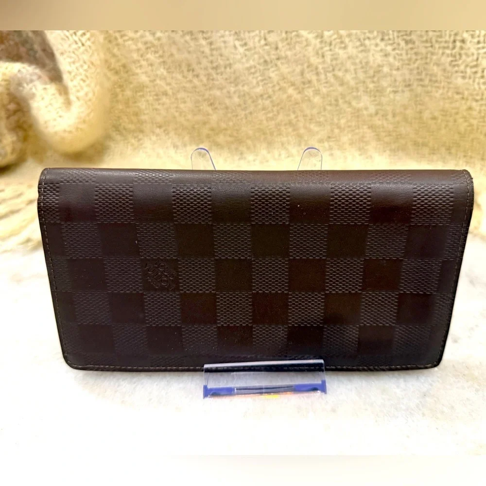 Louis Vuitton Brazza wallet in brown checkerboard print leather