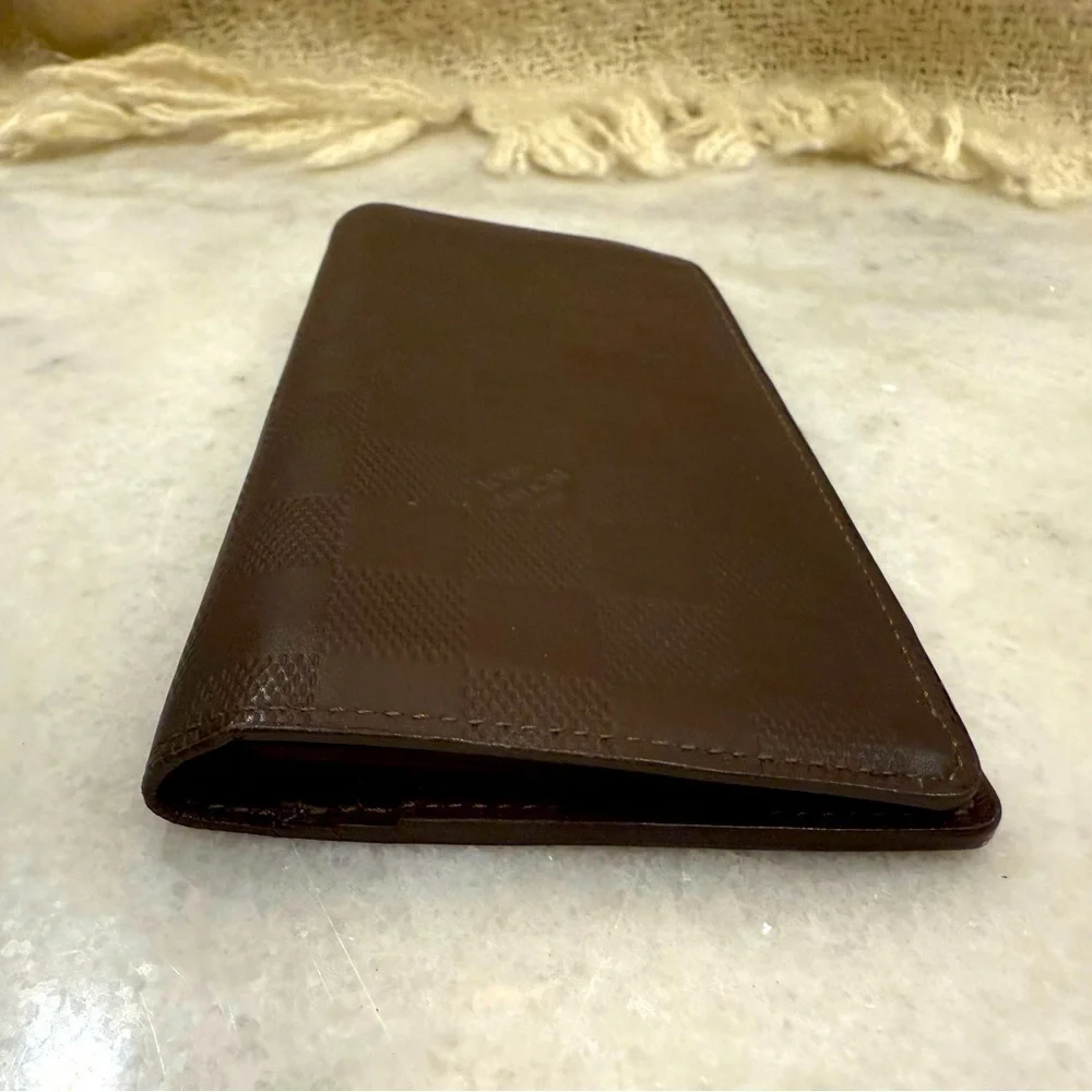 Louis Vuitton Brazza wallet in brown checkerboard print leather