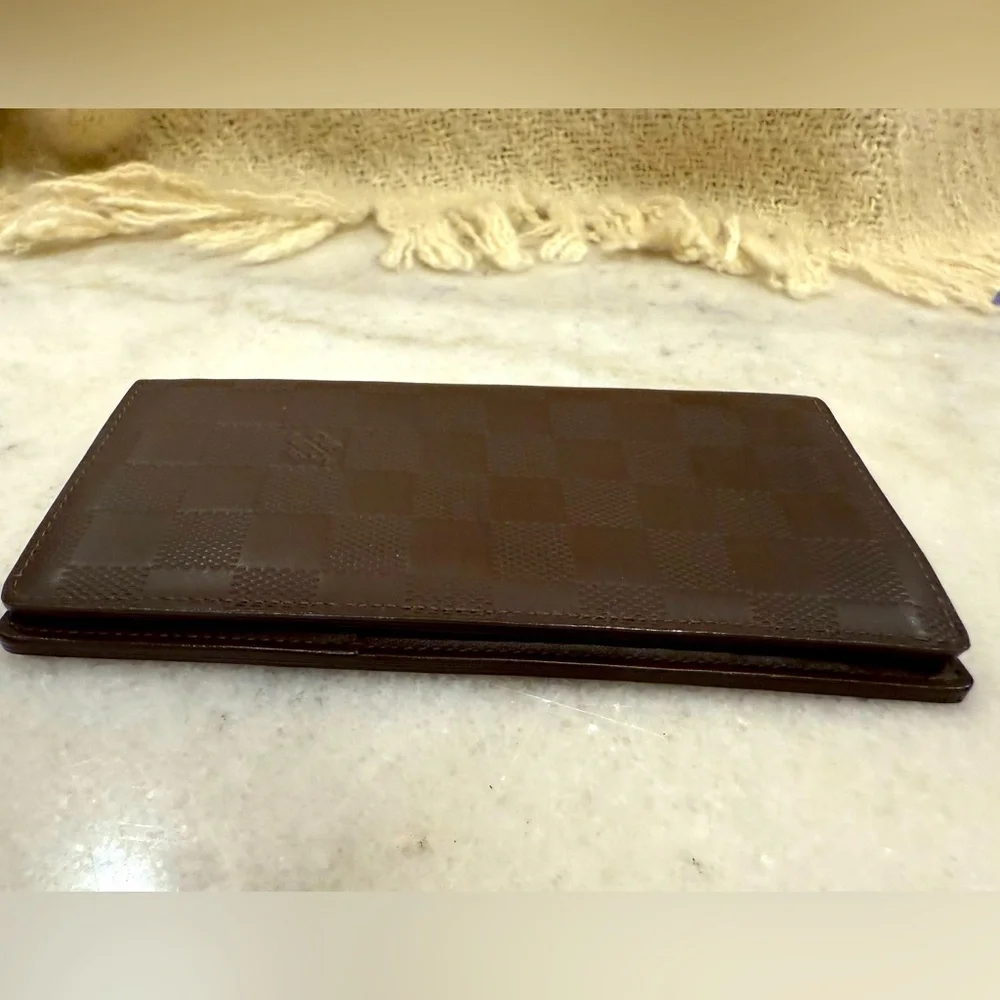 Louis Vuitton Brazza wallet in brown checkerboard print leather