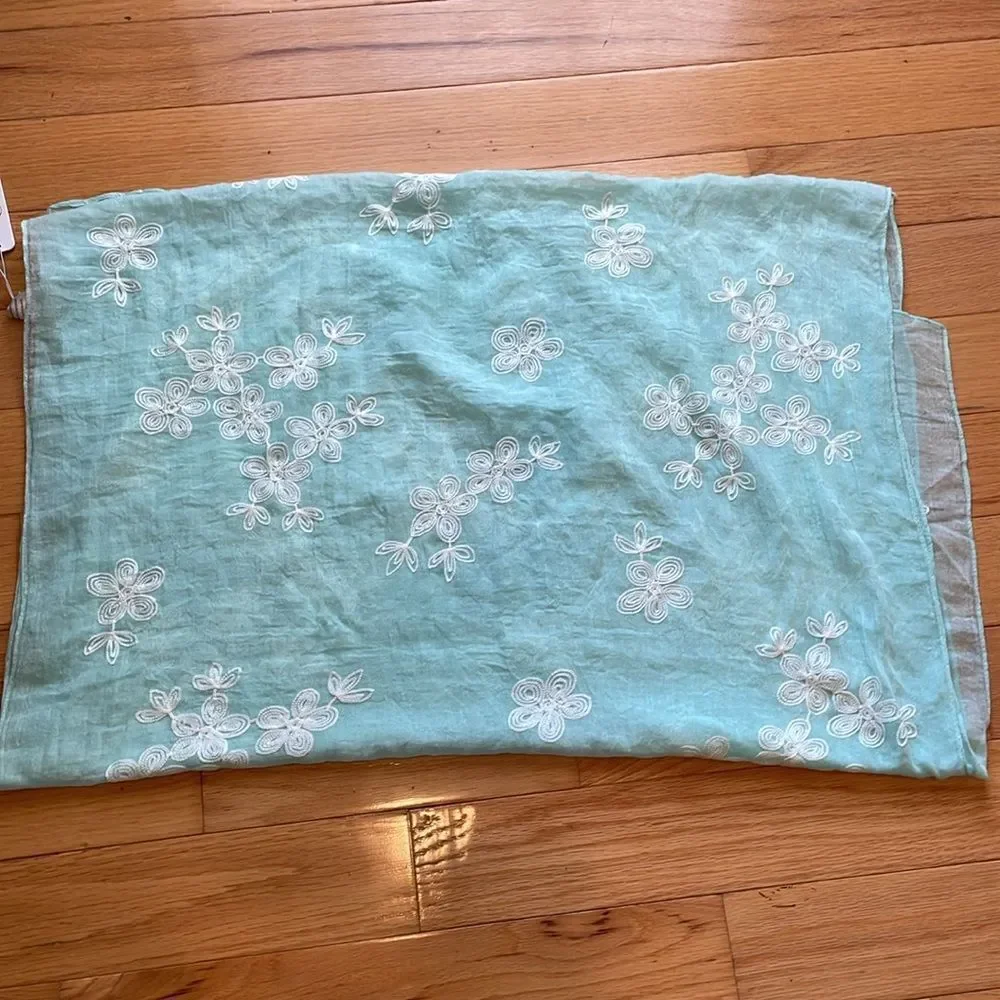 C nwt scarf