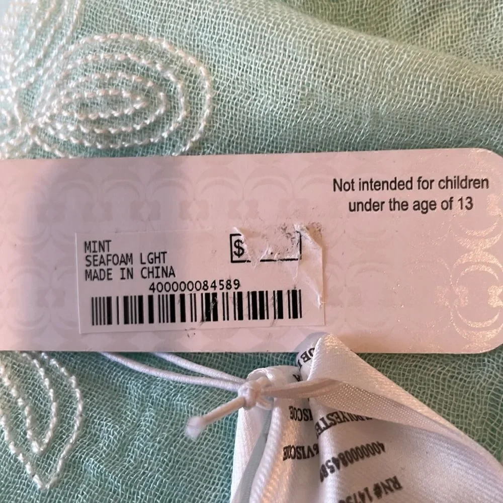 C nwt scarf