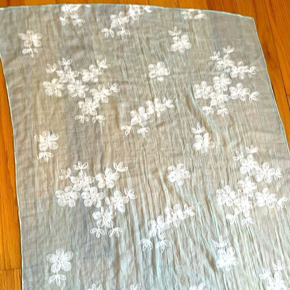 C nwt scarf